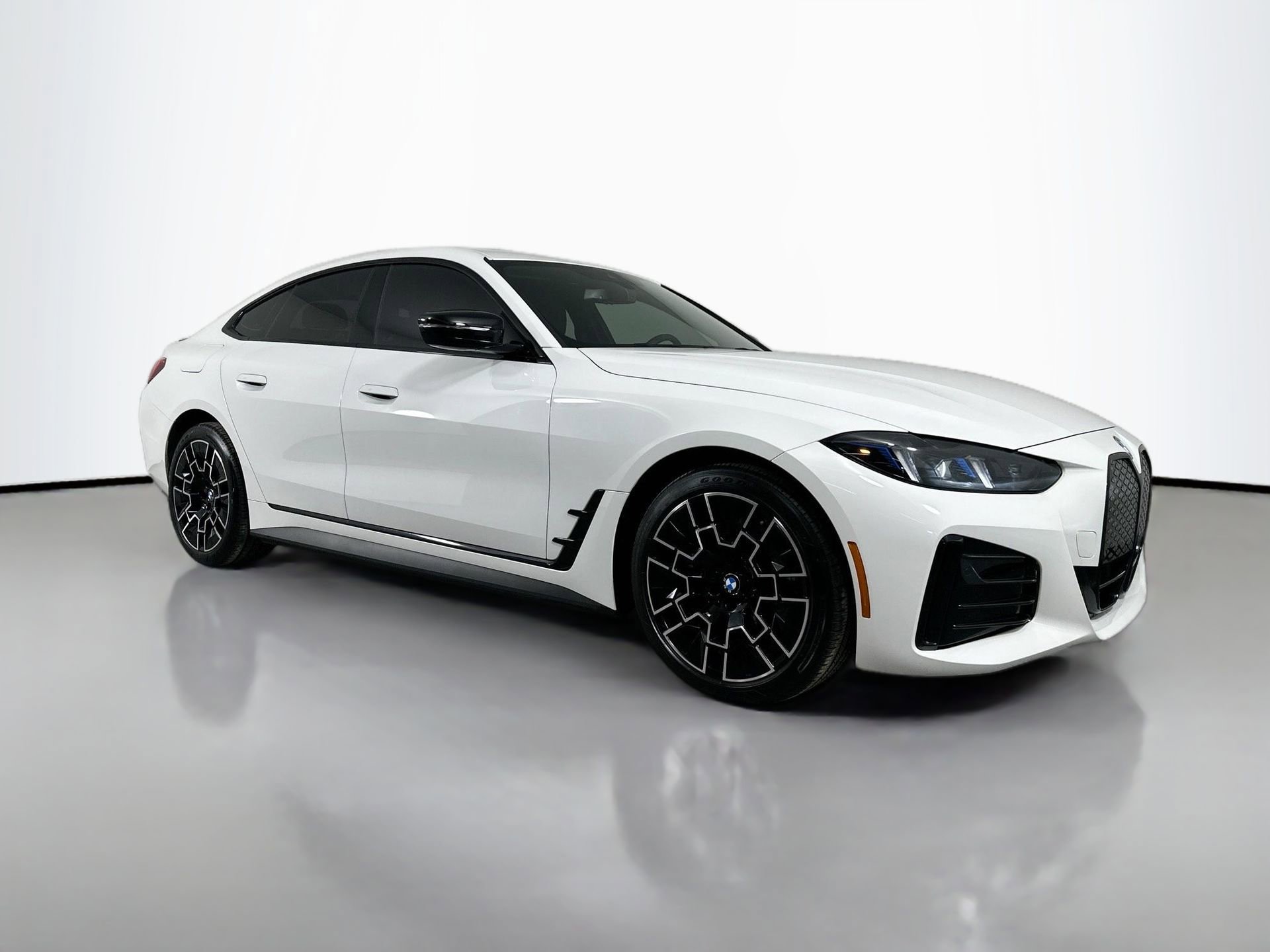 Used 2025 BMW i4 xDrive40i w/ M Sport Package image 4