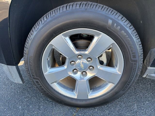 Used 2018 Chevrolet Suburban LS RWD image 6