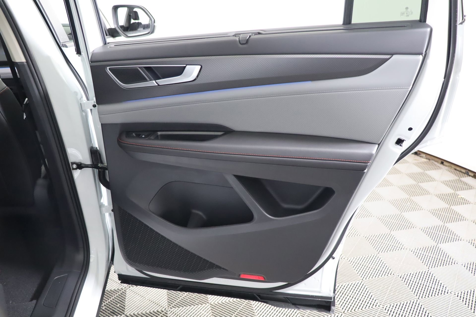 Used 2025 Volkswagen Atlas Peak Edition SE image 52