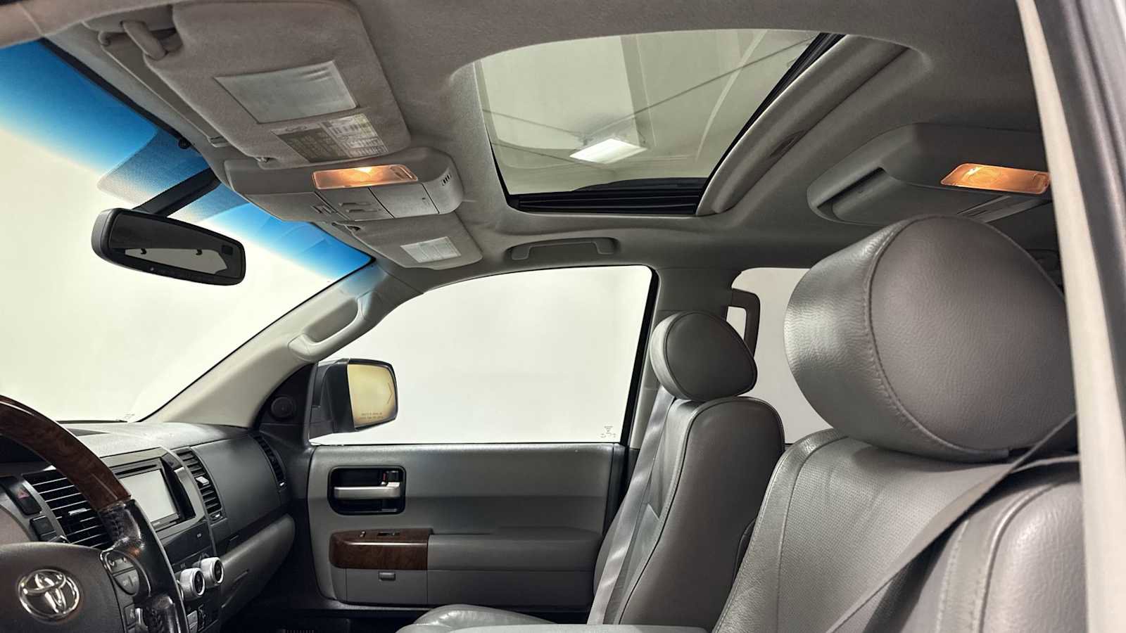 Used 2010 Toyota Sequoia Platinum image 23