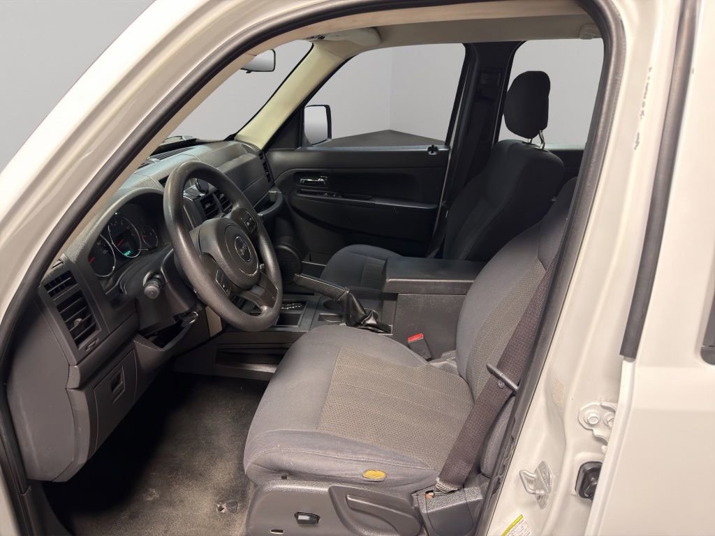 Used 2012 Jeep Liberty Sport RWD image 9