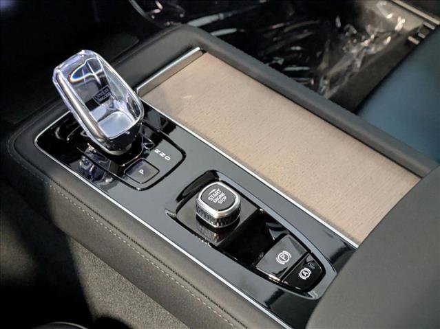 New 2025 Volvo XC90 B6 Core w/ Protection Package Premier image 14