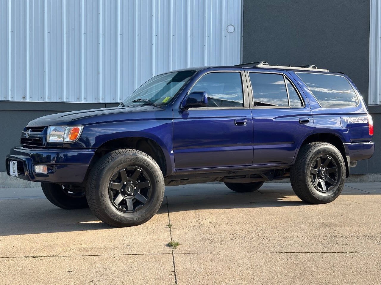 Used 2001 Toyota 4Runner SR5 w/ Upgrade Value Pkg 3 AWD/4WD image 1