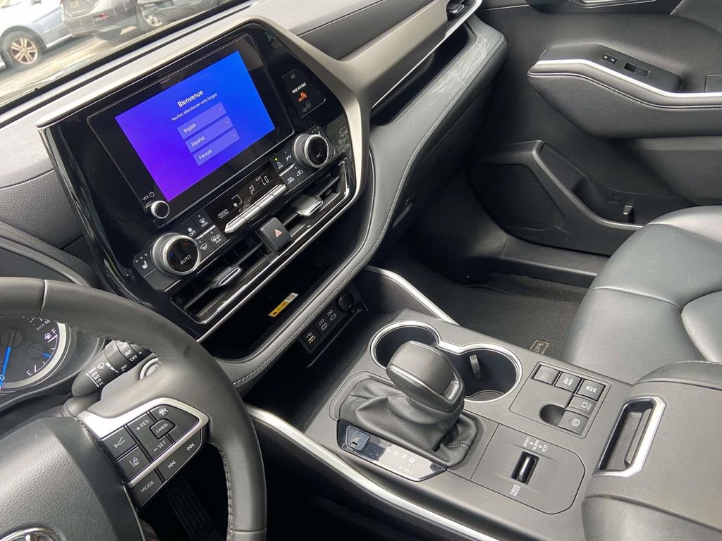 Used 2024 Toyota Highlander XLE image 29
