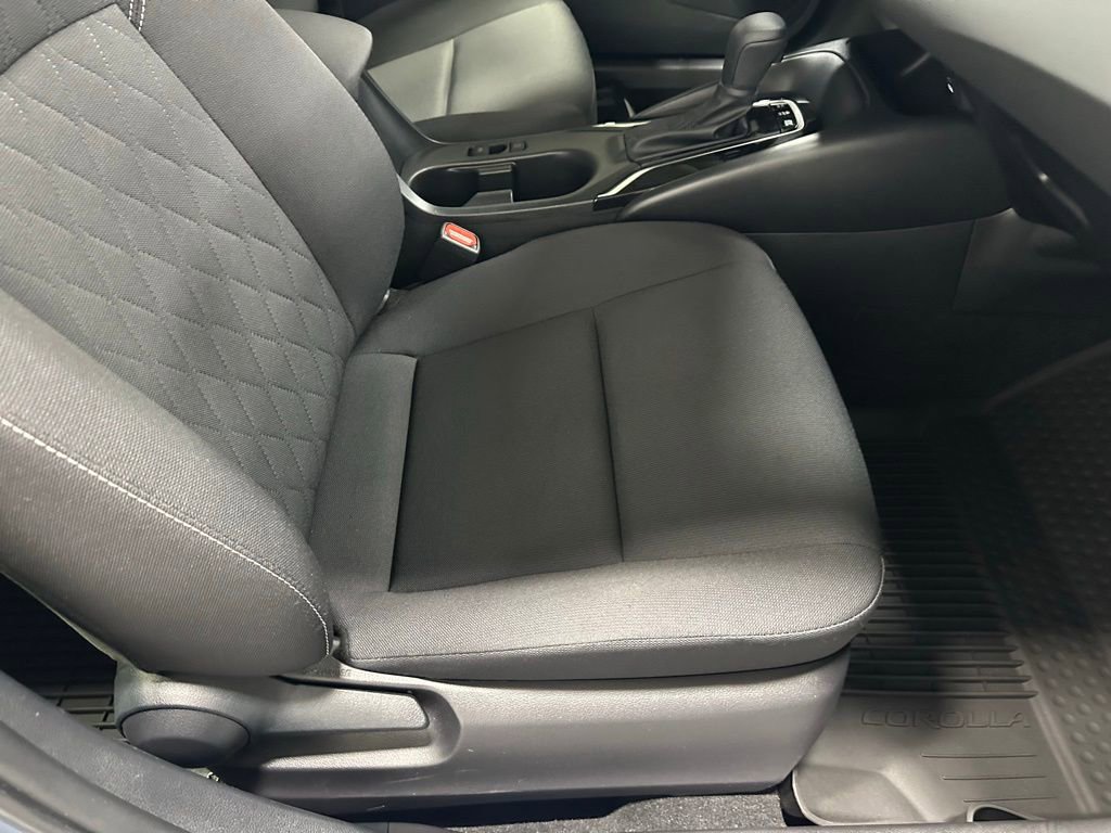 Used 2025 Toyota Corolla LE image 57
