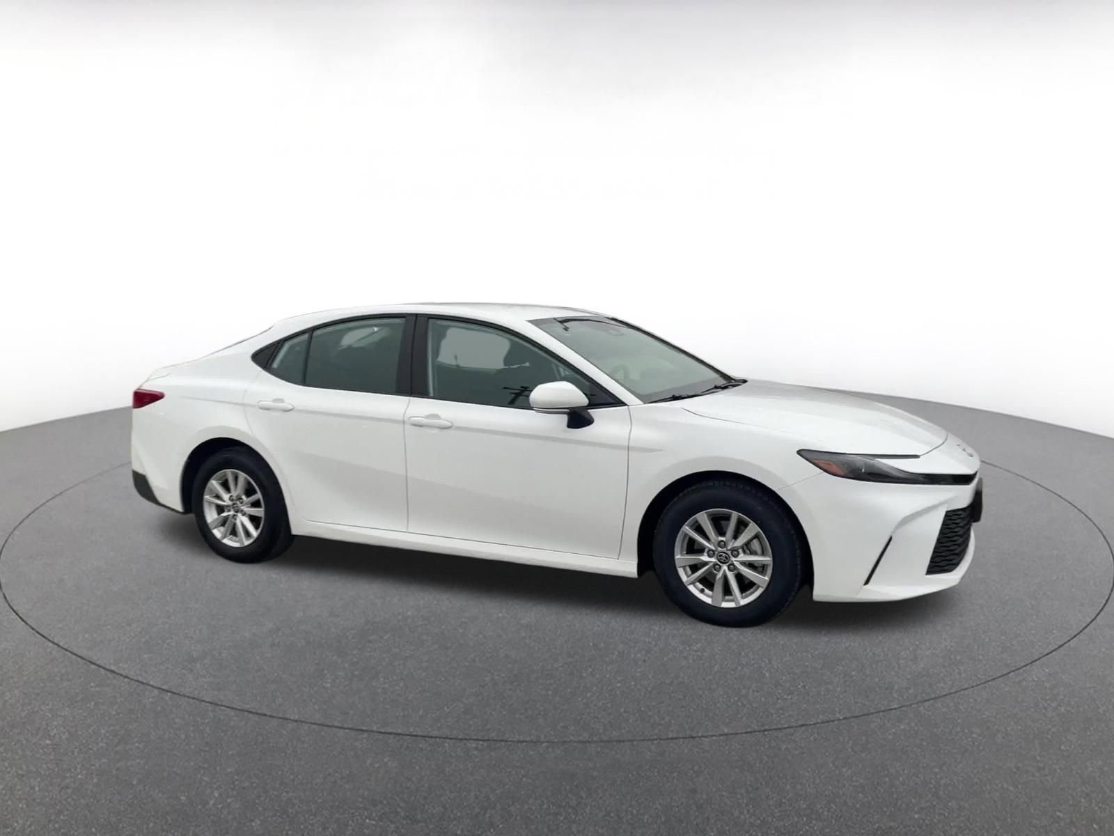 Used 2025 Toyota Camry LE image 2