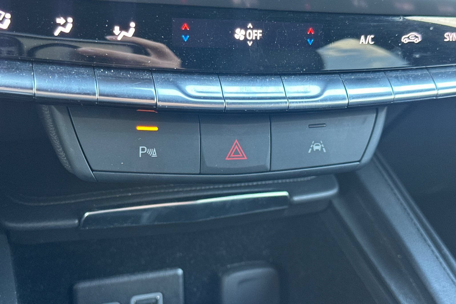 Certified 2025 Cadillac XT4 Premium Luxury FWD image 29