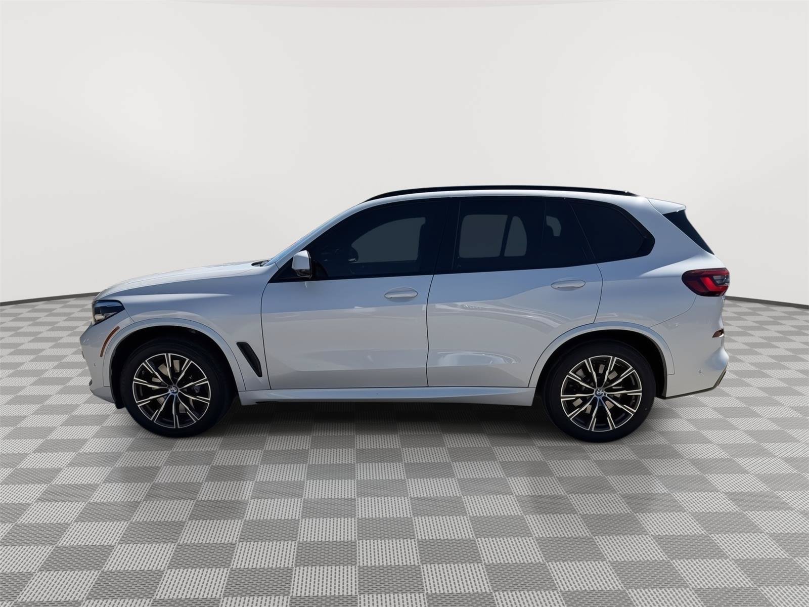 Used 2021 BMW X5 M50i w/ Dynamic Handling Package AWD/4WD image 4