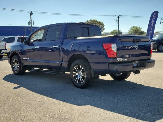 Used 2021 Nissan Titan SV w/ SV Convenience Package image 4