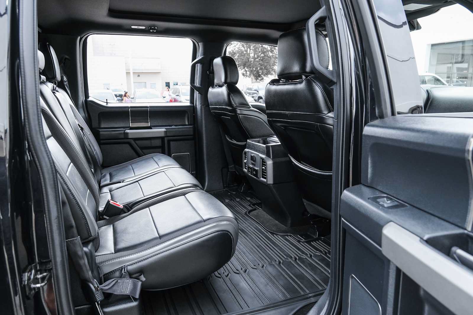Used 2019 Ford F150 Raptor w/ Equipment Group 802A Luxury AWD/4WD image 33