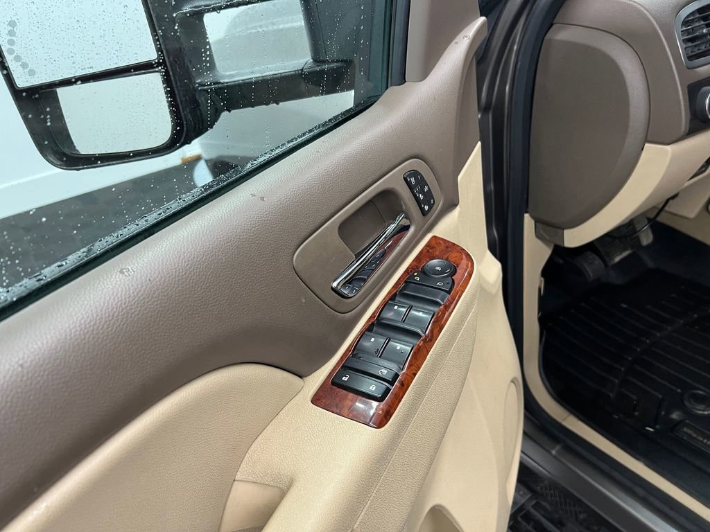 Used 2013 Chevrolet Silverado 2500 LTZ w/ LTZ Plus Package image 11