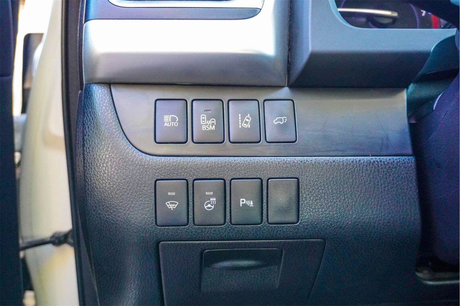 Used 2014 Toyota Highlander Limited Platinum FWD image 25