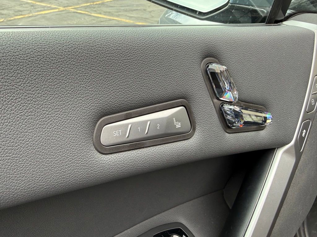 Used 2025 BMW iX xDrive50 w/ Premium Package image 10