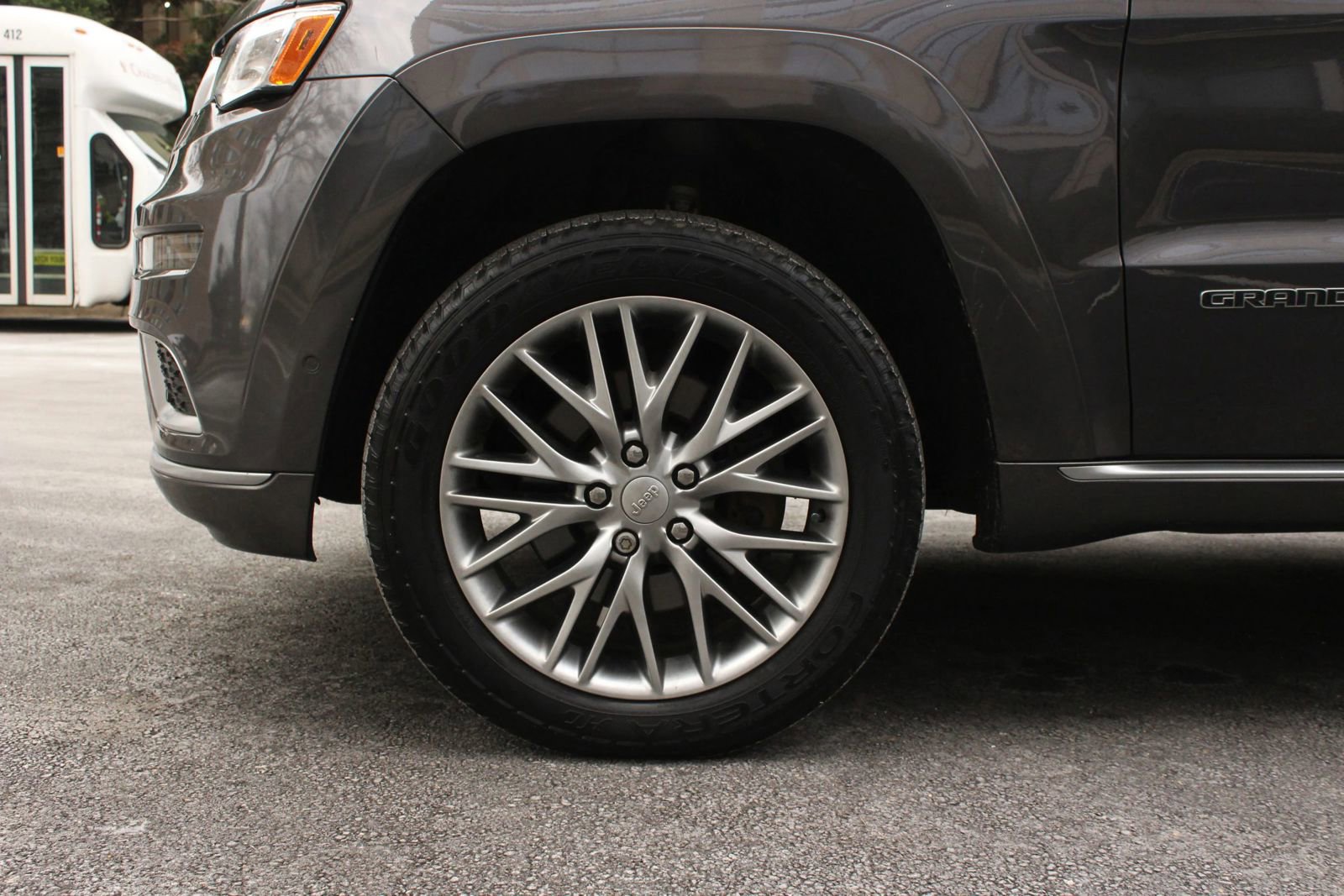 Used 2017 Jeep Grand Cherokee Summit AWD/4WD image 11