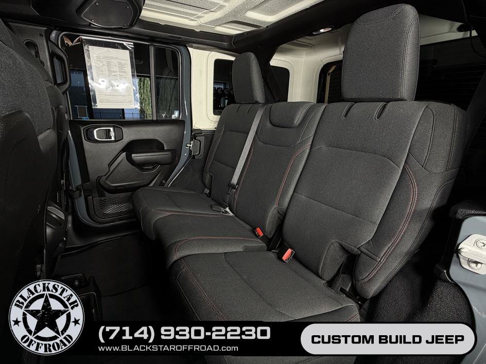 Used 2025 Jeep Wrangler Unlimited Rubicon w/ Convenience Group AWD/4WD image 16
