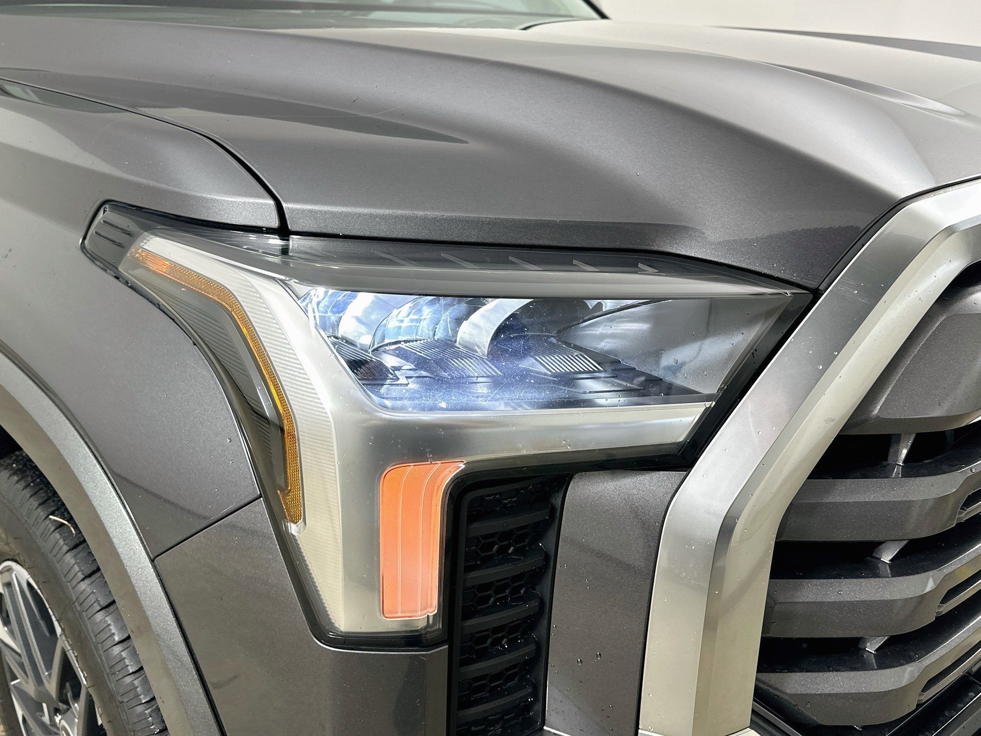 Used 2022 Toyota Tundra Limited w/ Power Package AWD/4WD image 9