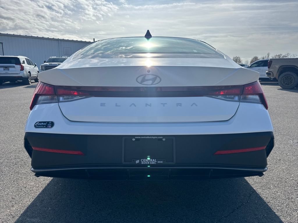 Used 2024 Hyundai Elantra SEL image 5