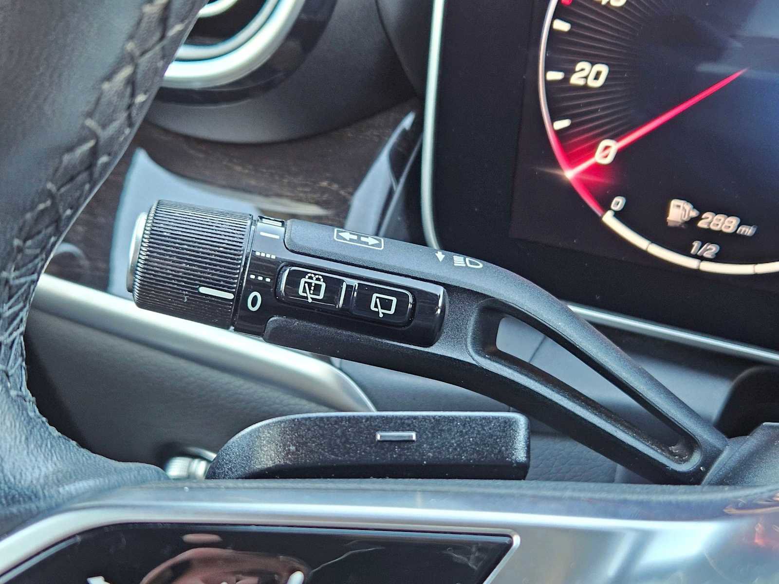 Used 2024 Mercedes-Benz GLC 300 4MATIC image 26