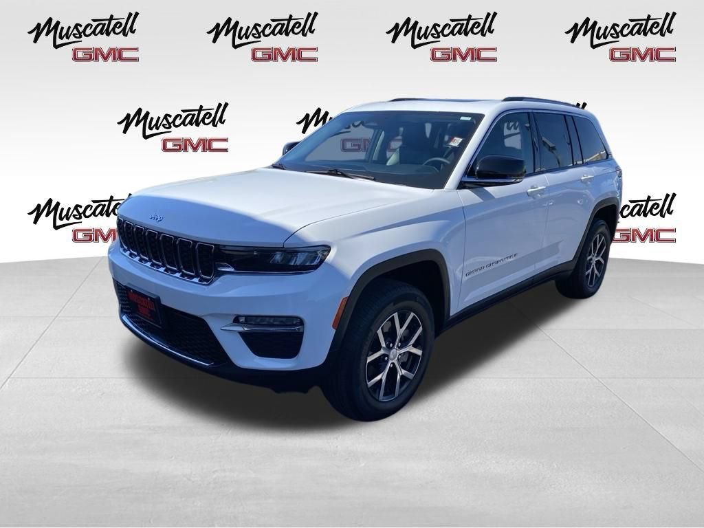 Used 2023 Jeep Grand Cherokee Limited w/ Trailer Tow Prep Group (B) AWD/4WD image 8