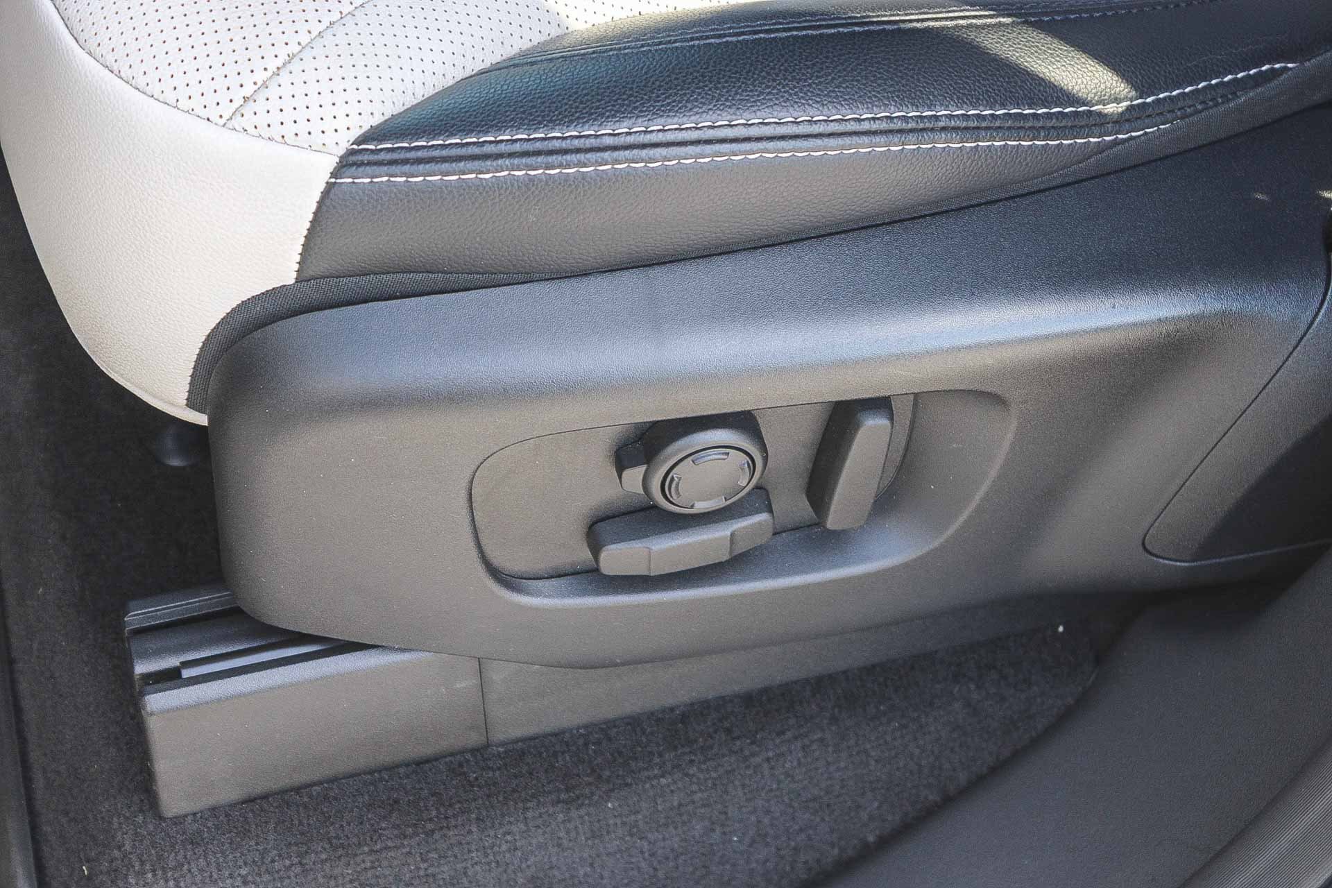 Used 2023 Land Rover Discovery S R-Dynamic image 22