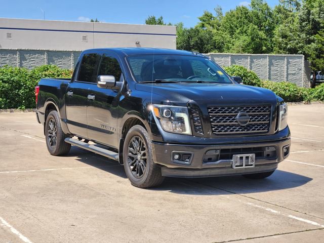 Used 2019 Nissan Titan SV w/ SV Convenience Package RWD image 3