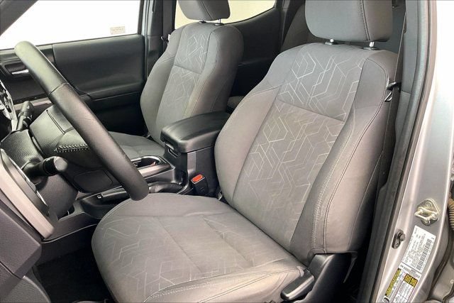 Used 2017 Toyota Tacoma TRD Off-Road AWD/4WD image 18