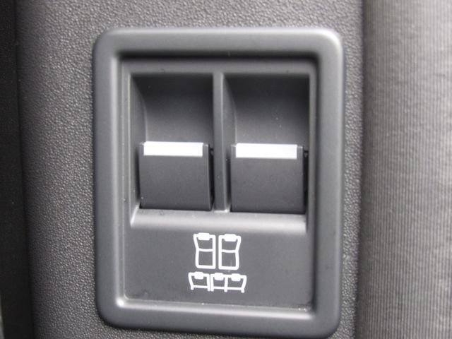 Used 2023 Land Rover Discovery S R-Dynamic AWD/4WD image 16