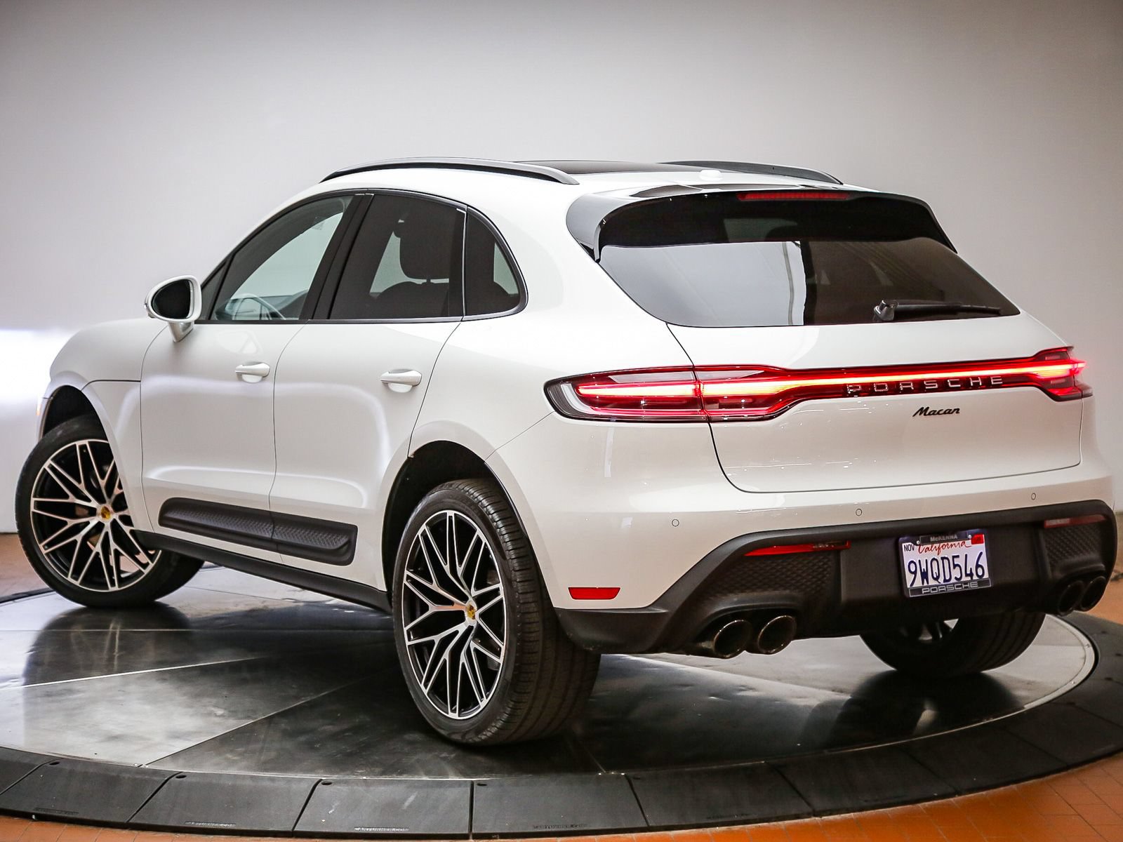 Certified 2026 Porsche Macan AWD/4WD image 36
