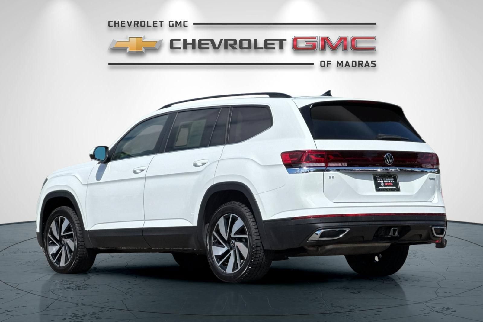 Used 2024 Volkswagen Atlas SE AWD/4WD image 5