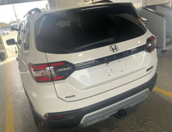 Used 2023 Honda Pilot TrailSport image 5