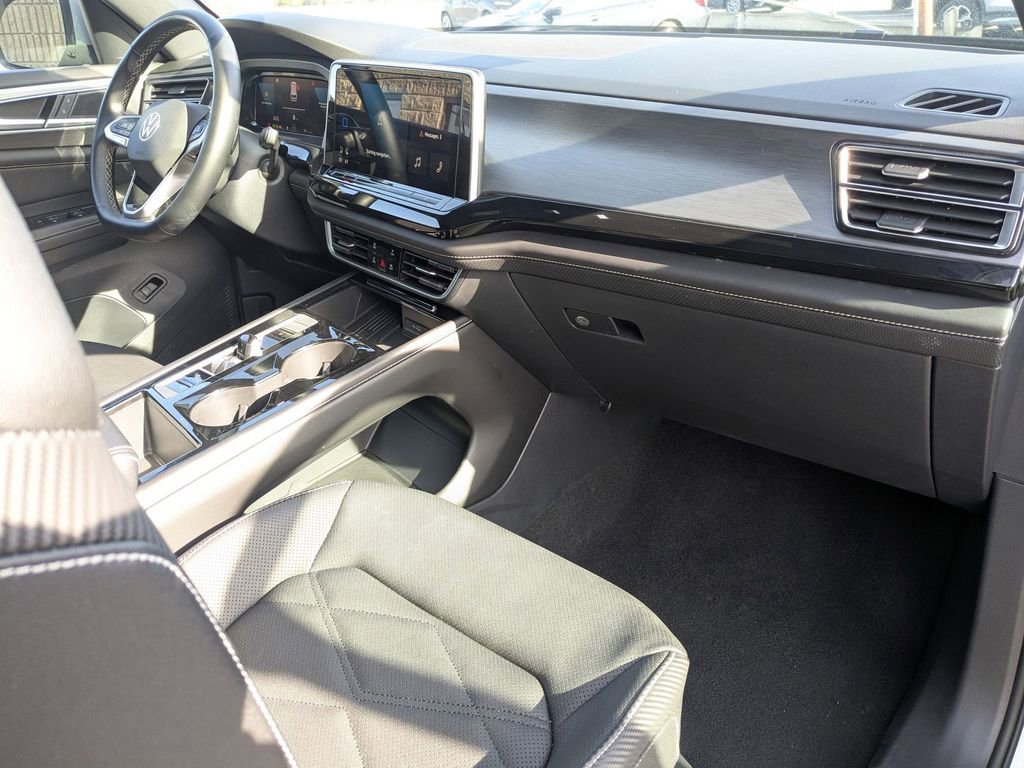 Used 2025 Volkswagen Atlas Cross Sport SE image 31
