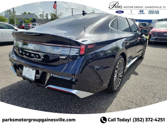 New 2025 Hyundai Sonata Limited FWD image 3