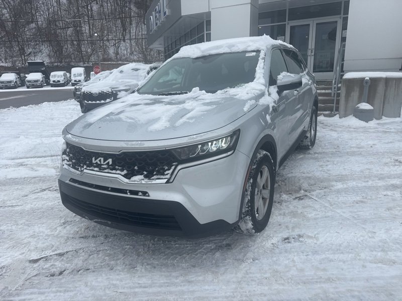 Used 2022 Kia Sorento LX image 3