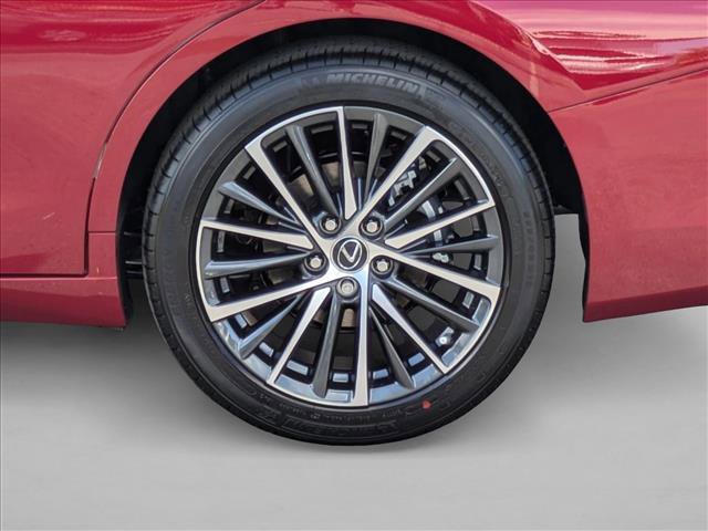 Used 2025 Lexus ES 300h w/ Premium Package image 9