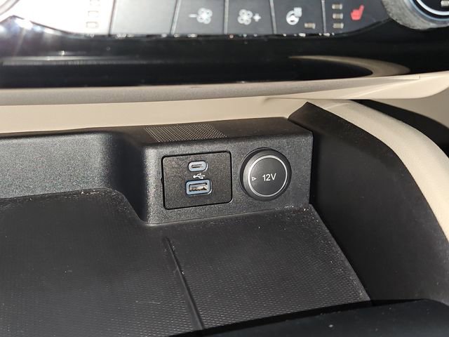 Used 2021 Ford Escape Titanium image 31