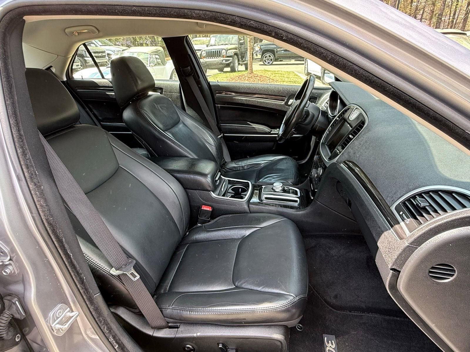 Used 2015 Chrysler 300 Limited w/ Driver Convenience Group image 24