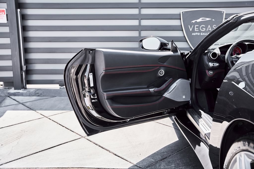 Used 2020 Ferrari Portofino RWD image 32