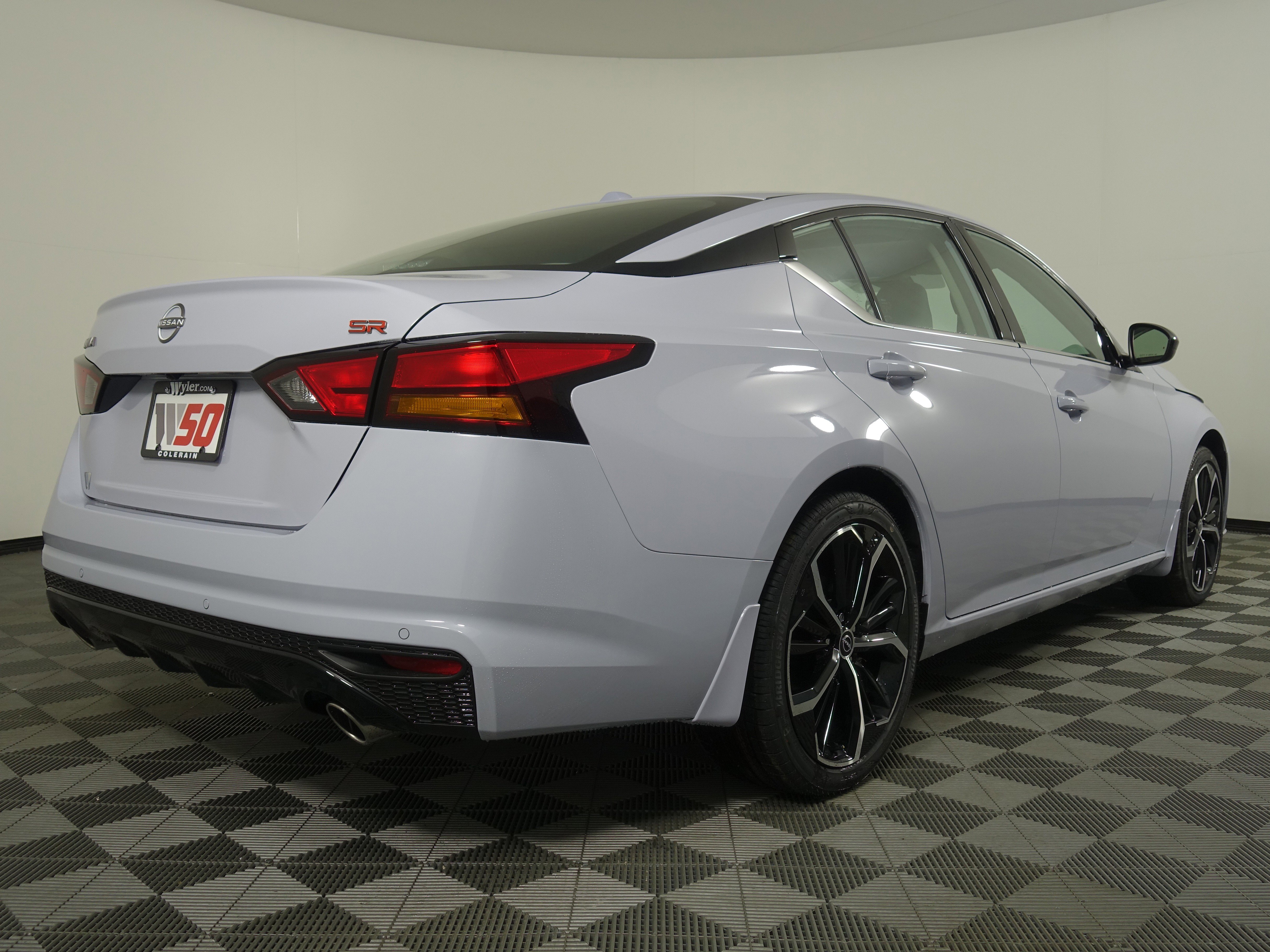 New 2025 Nissan Altima 2.5 SR image 3