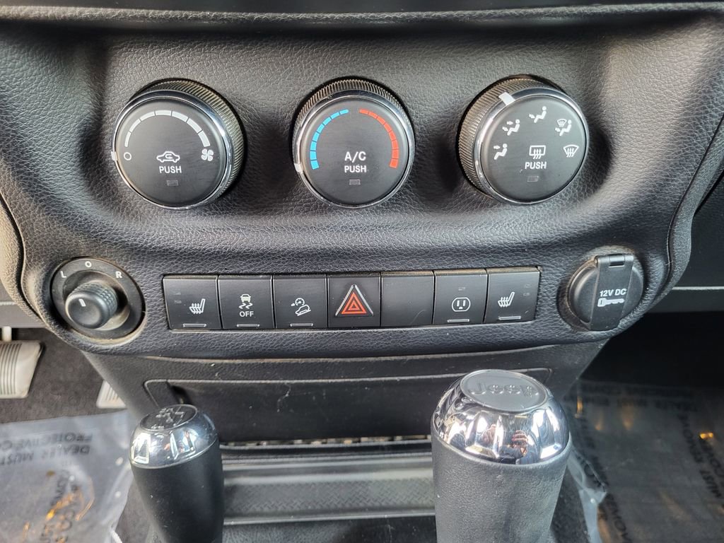Used 2014 Jeep Wrangler Unlimited Rubicon w/ Connectivity Group image 22
