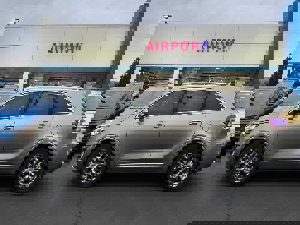 Used 2016 Kia Sorento SX image 2