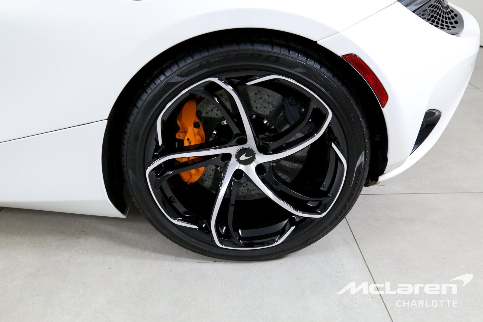 Used 2024 McLaren 750S Spider RWD image 26
