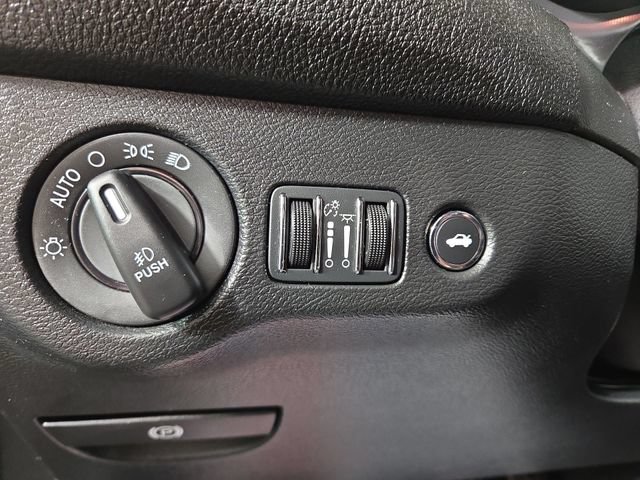 Used 2022 Dodge Challenger R/T RWD image 27