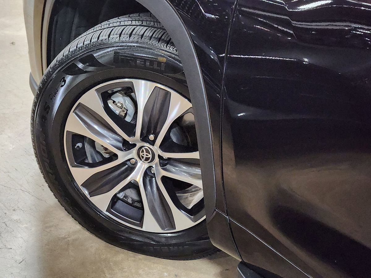 Used 2022 Toyota Highlander XLE FWD image 25