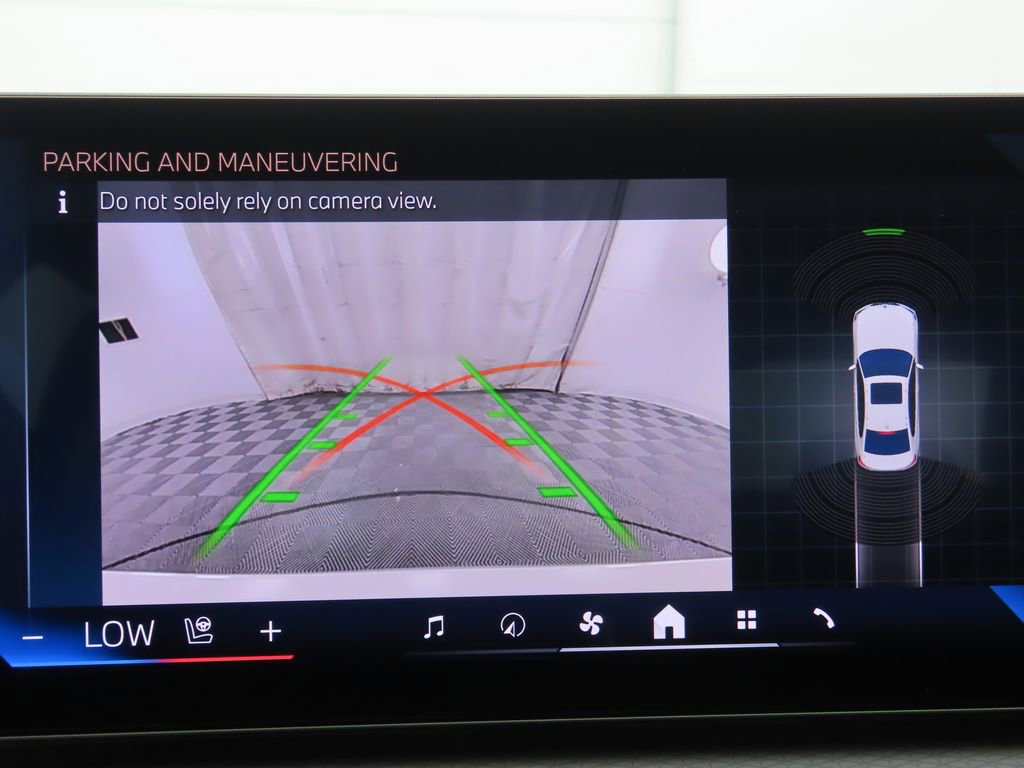 Certified 2025 BMW 330i Sedan w/ Convenience Package image 16