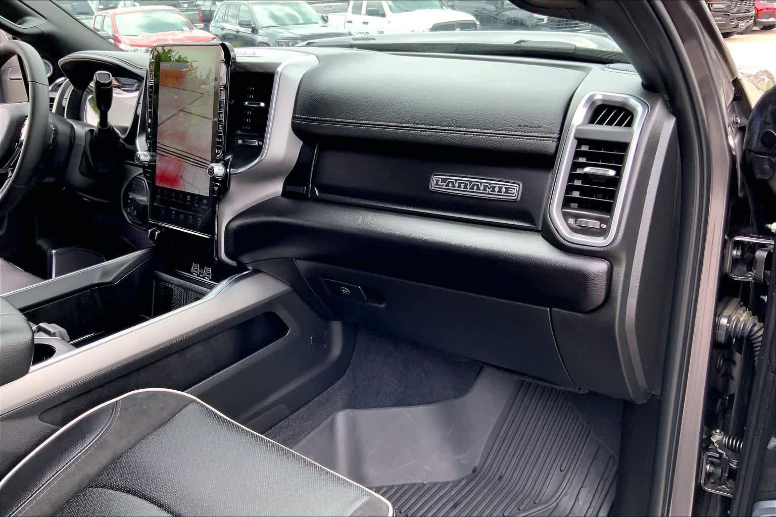 Used 2025 RAM 2500 Laramie AWD/4WD image 17