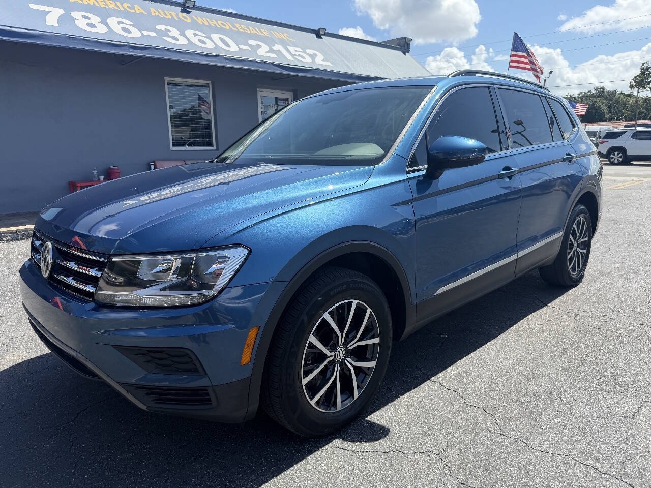 Used 2020 Volkswagen Tiguan SE FWD image 2
