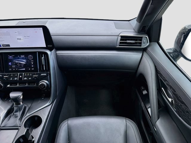 Used 2024 Lexus LX 600 4WD w/ Luxury Package image 19