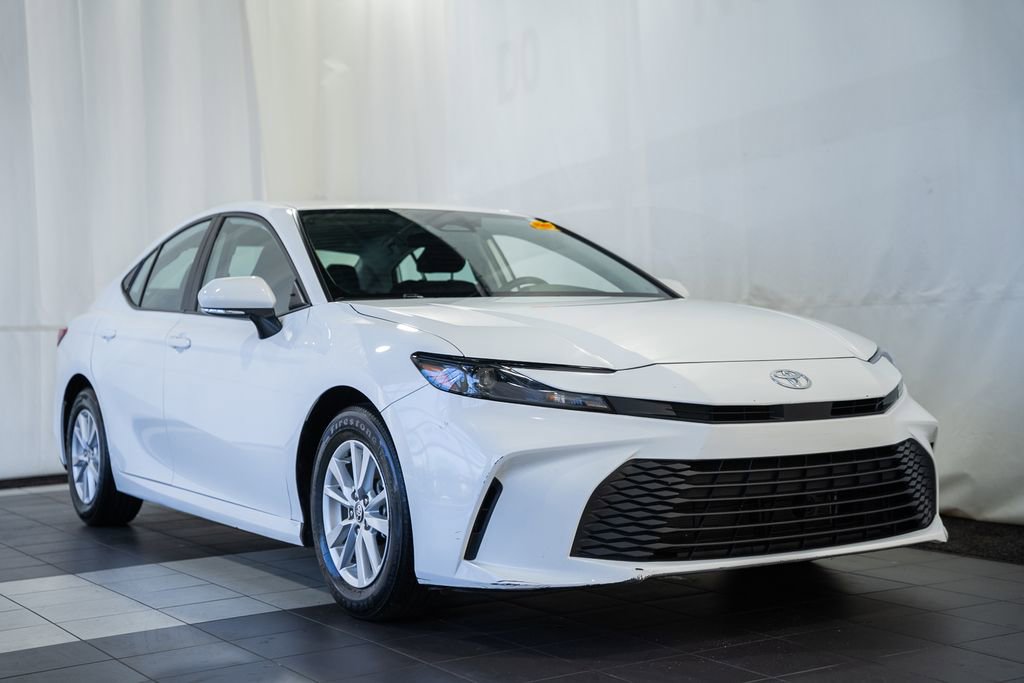 Used 2025 Toyota Camry LE image 1