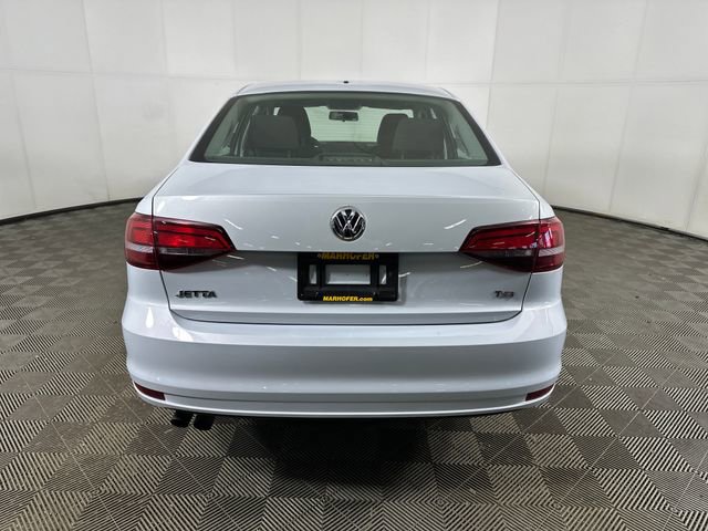 Used 2017 Volkswagen Jetta S image 4