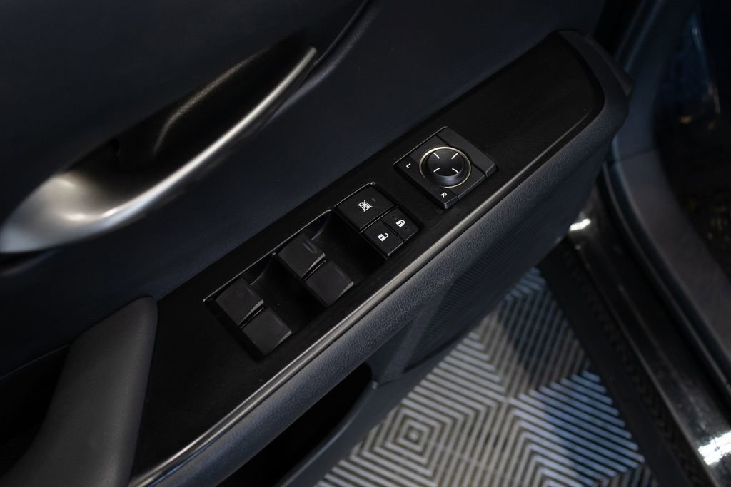Used 2020 Lexus UX 200 w/ Premium Package FWD image 16